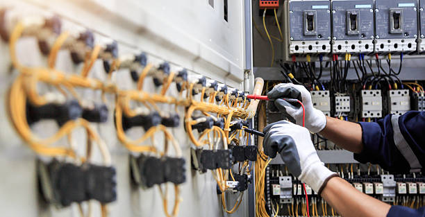 Professional Electrician technician working in Thornton, IL